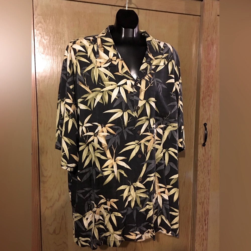 Vintage SILK Tommy Bahama button down shirt. Classy dark print. Size XXL. Xlnt